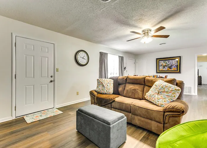 Holiday home 6 Mi To Dtwn Pensacola: Family-friendly Gem! *